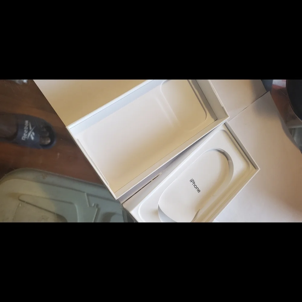 Apple iPhone - Dark Blue 17 Pro Max Box